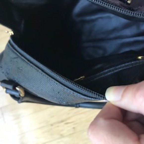 Authentic Black Fendi Handbag With Zip Closure! - Picture 10 of 10